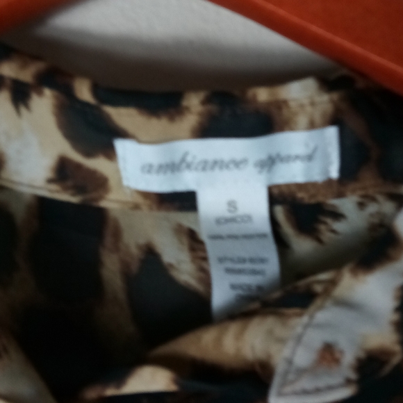 Ambiance Apparel  S Black Brown Leopard Top - Picture 2 of 3